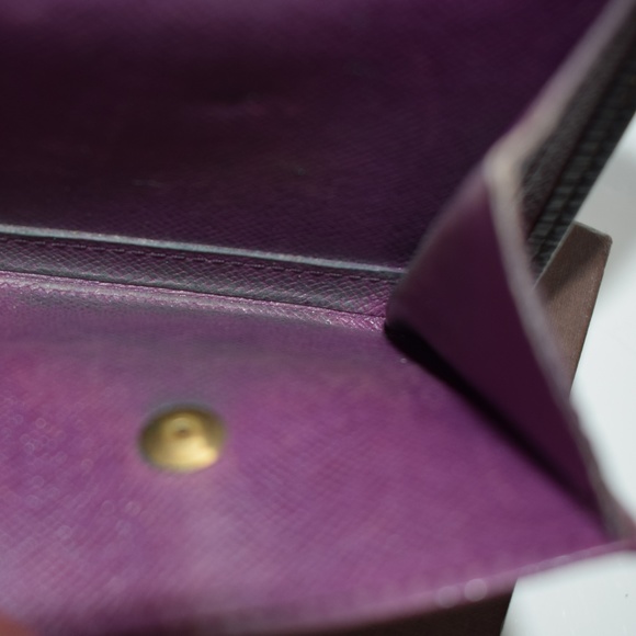 Louis Vuitton Men's Epi Wallet - Picture 6 of 8